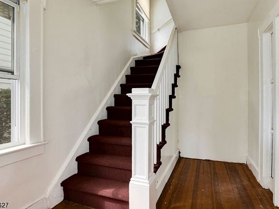 3rd image of 7 Pine St