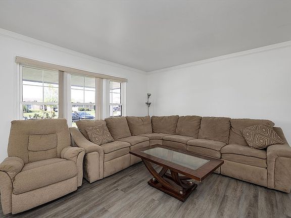 5th image of 4126 Fox Hill Dr