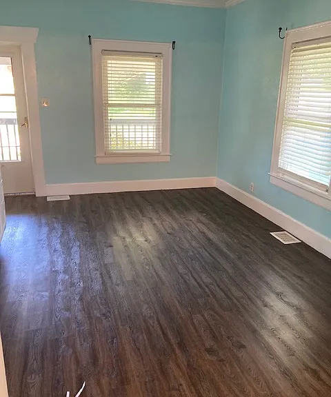 555 Elliott Ave — Photo 3