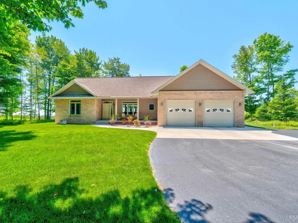 6039 Dillexie Ln, Manistique, MI 49854