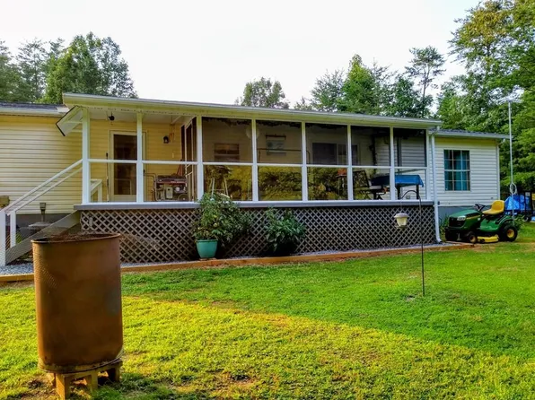 367 Oak Hill Ln, Critz, VA 24082