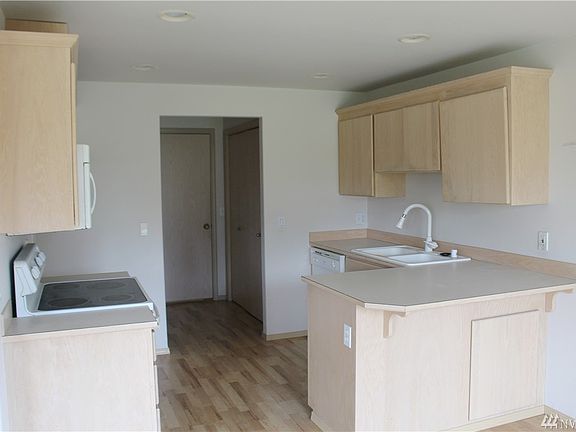 3rd image of 1403 102nd St E