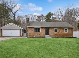 20 Ruth Ln, Ridge, NY 11961