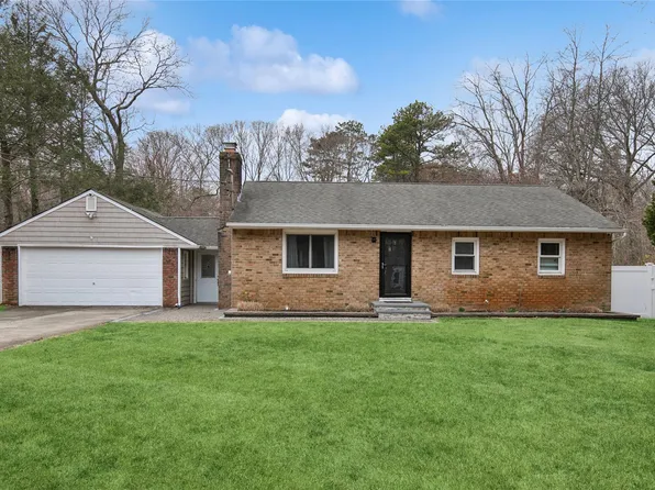 20 Ruth Lane, Ridge, NY 11961