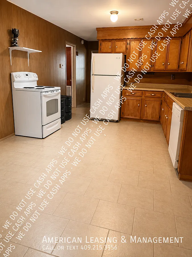 Move In Ready Home In Hudson Isd — Photo 3