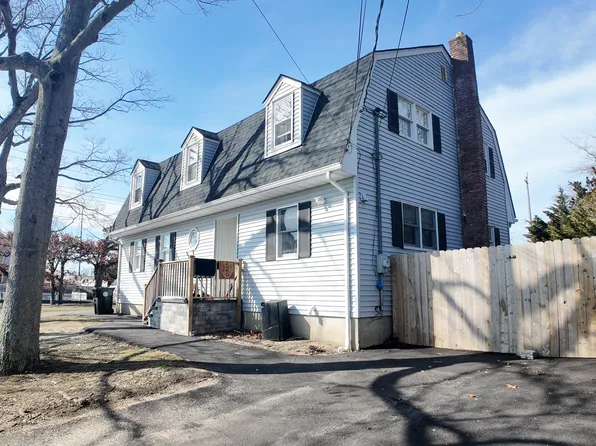 (undisclosed Address), Islip, NY 11751