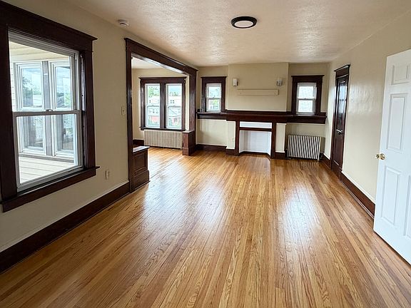 5th image of 119 Meadow St #3