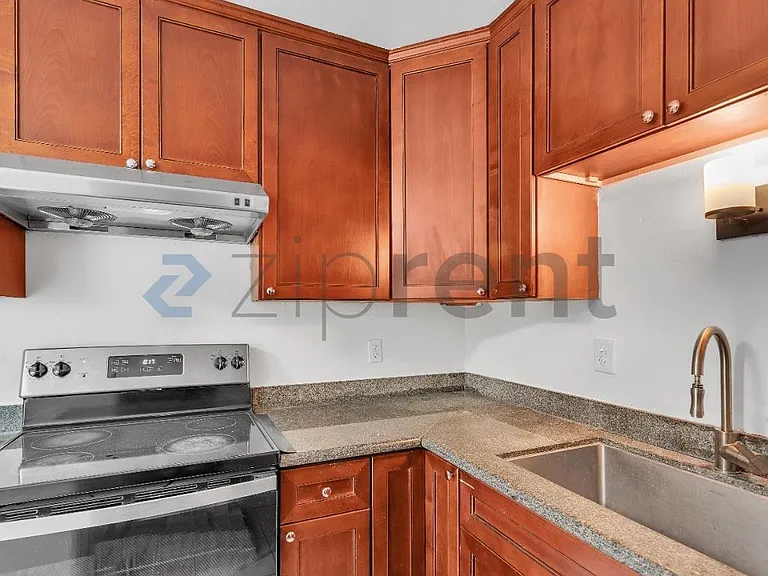 2341 21st St #B — Photo 12