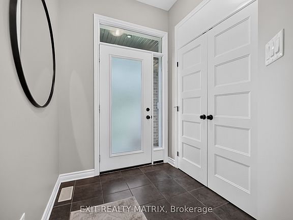 5th image of 32 Duncanville St