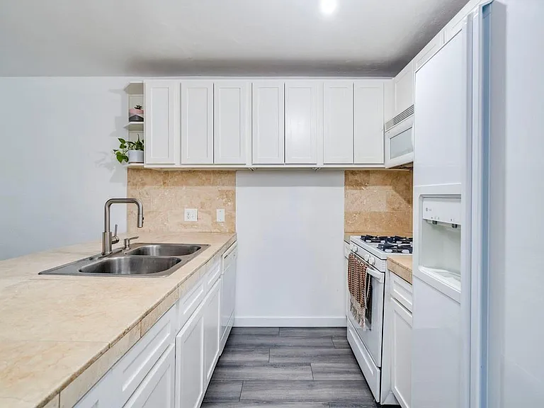 1607 Valleyridge Dr #B — Photo 6