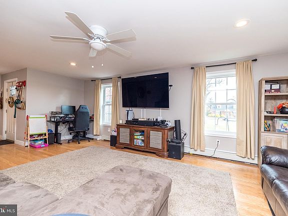 2nd image of 220 Pennbrook Ave