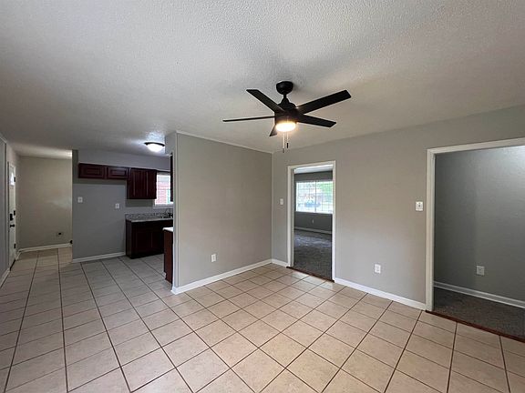 3rd image of 3075 Churchill St