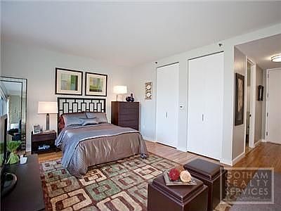 2nd image of 40 Gold St