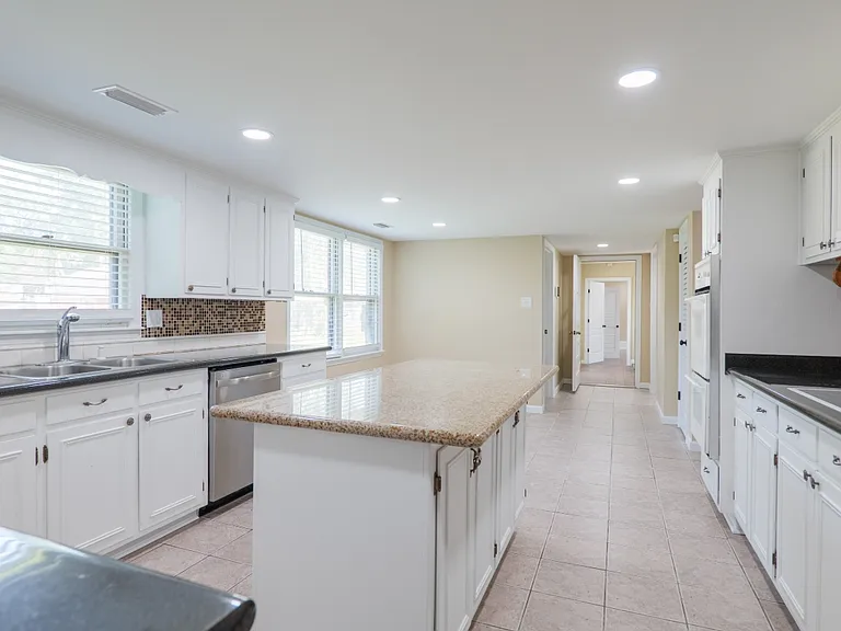 4104 Lantern Ln — Photo 9