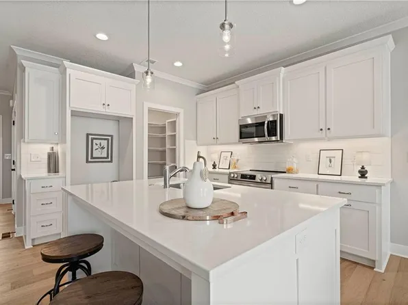 25034 W 94th Ter, Lenexa, KS 66227