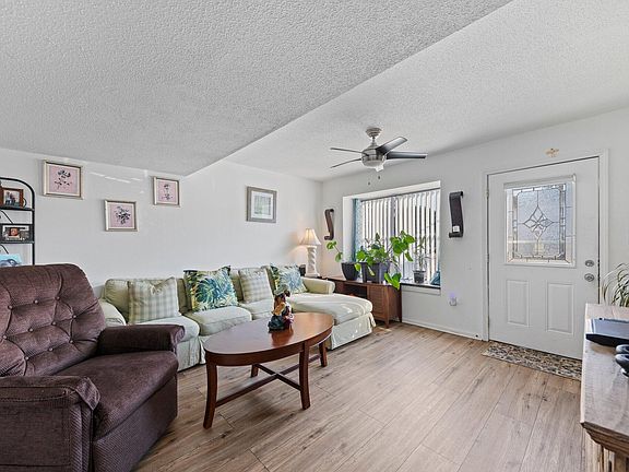 4th image of 411 NW Sea Lane APT D