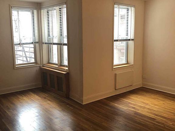 3rd image of 14308 Roosevelt Ave APT 301