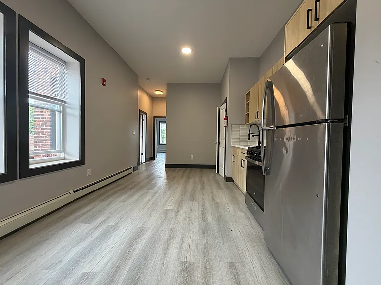 194-196 Johnson Ave #10 — Photo 2