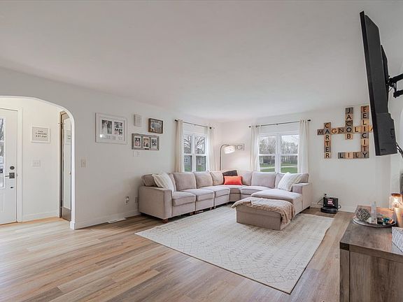 3rd image of 105 Detweiller St