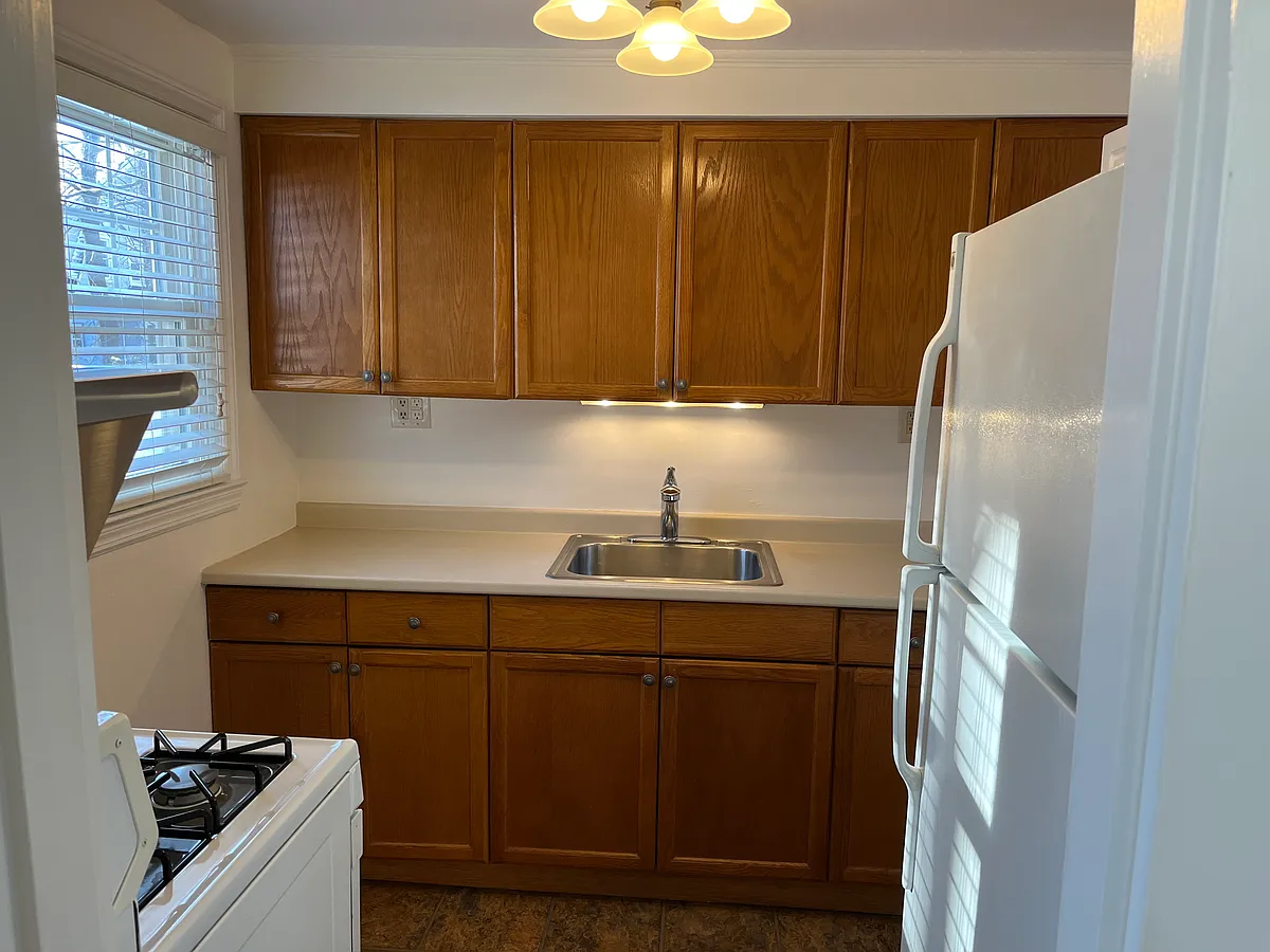 Building Photo - 360 Gilbert St #2