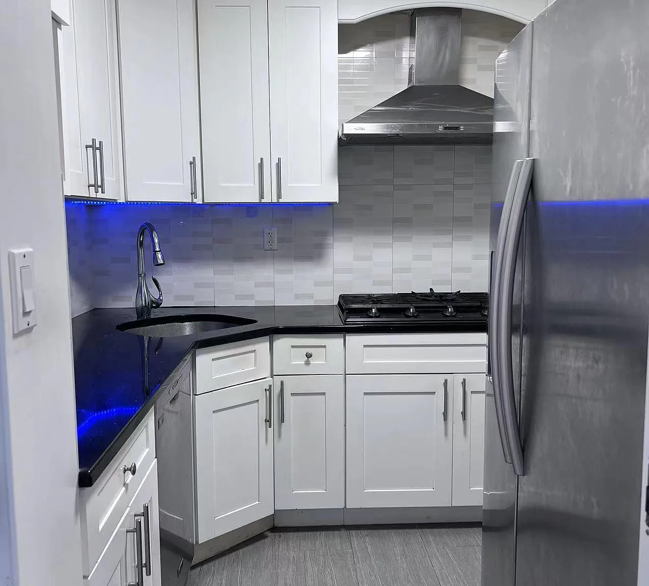 3 bed, 1.5 bath, 1000 sqft, $3,000 — Photo 1