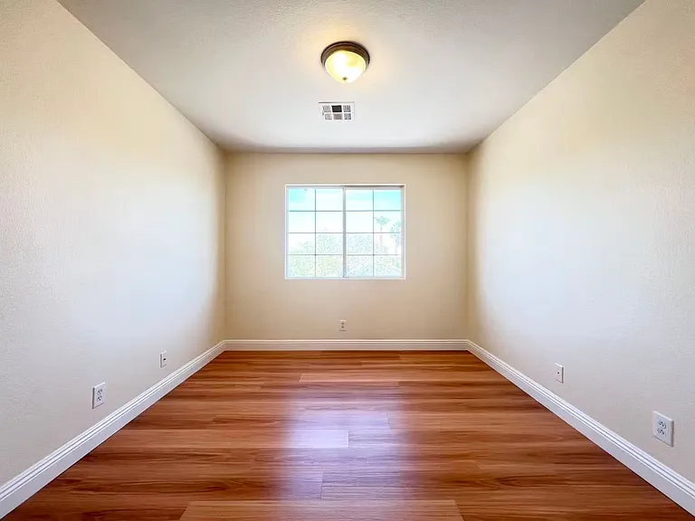 9891 Ridge Hill Ave — Photo 18