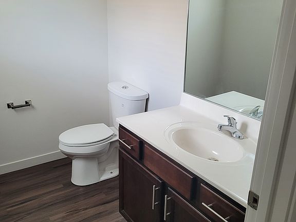 3rd image of 200 S 6th St #618