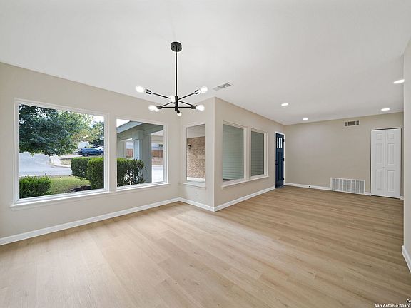 5th image of 16222 BEAR RUN ST