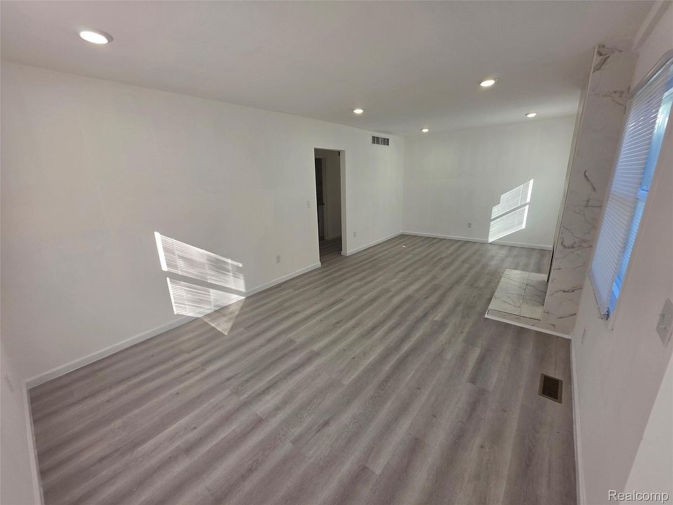 28921 Pinehurst St, photo 5