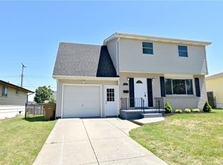35 Gabrielle Dr, Cheektowaga, NY 14227