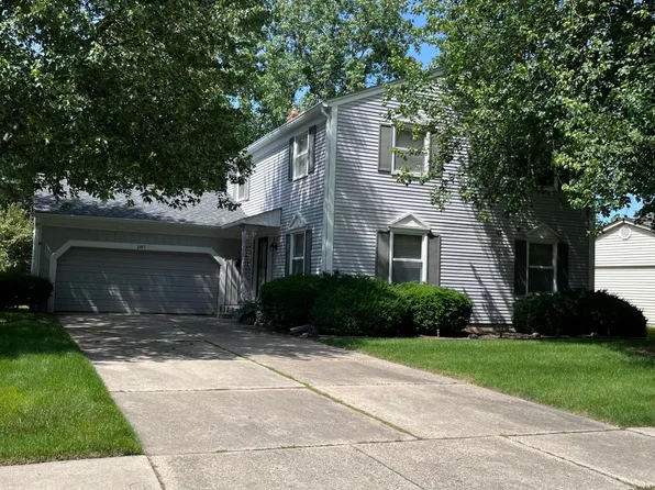 2447 Avery Dr, Troy, MI 48085