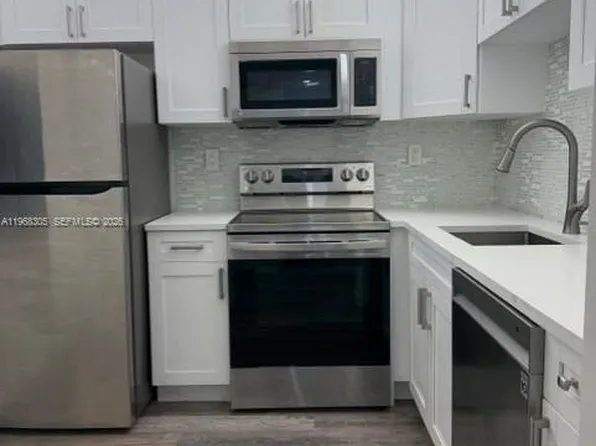 9370 SW 8th St APT 418, Boca Raton, FL 33428