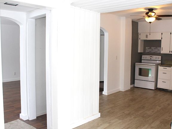 5th image of 118 4th St SW