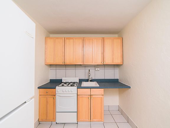 4th image of 44 Sixty Academy Ave #2