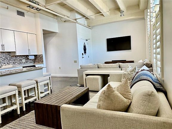 4th image of 835 Julia St APT 7