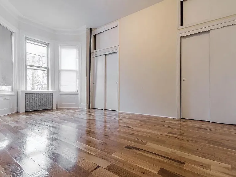 888 Summit Ave #1 — Photo 3