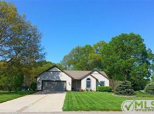 15469 Thornapple Dr, Grand Haven, MI 49417