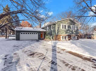 3907 Gresham Cir N, Oakdale, MN 55128