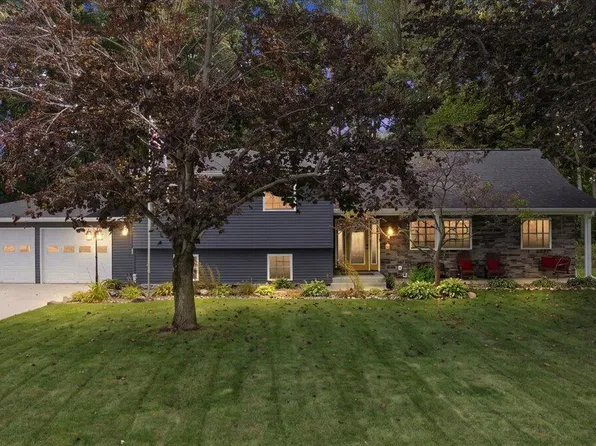 6388 Sycamore Blf, Coloma, MI 49038