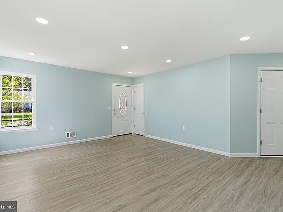 5th image of 13 Abbey Ct