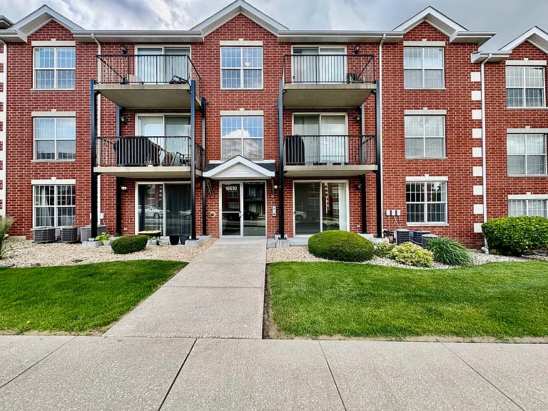16610 Liberty Cir #1N — Photo 1