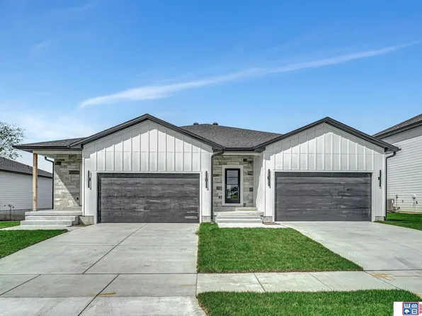 10215 S 33rd St, Roca, NE 68430