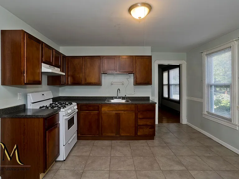 286 Sumner Ave — Photo 12