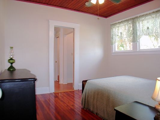 3rd image of 118 W Powhatan Ave