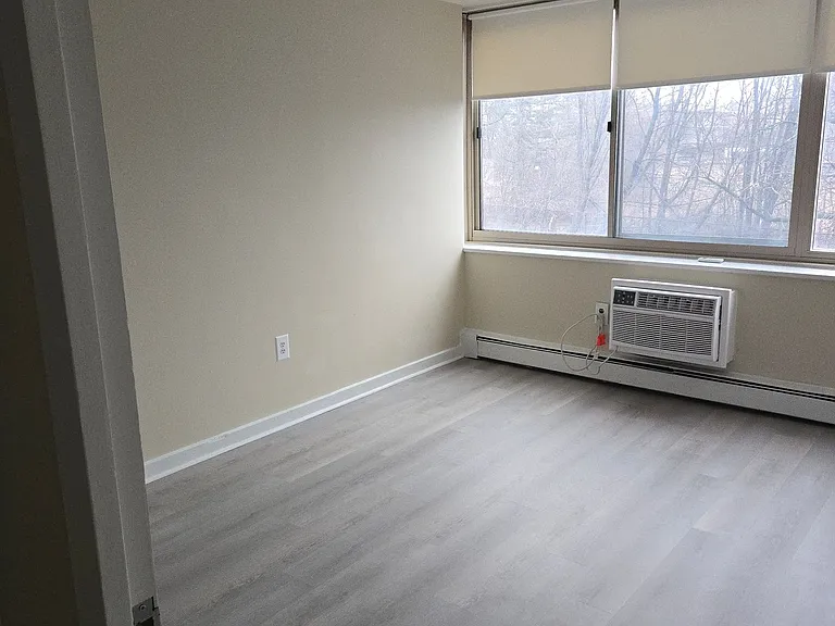 Cooper River Plaza Apartments — Photo 14