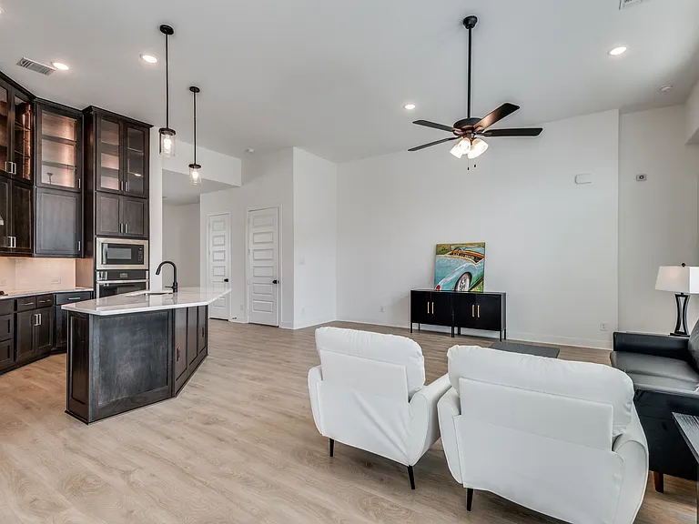 4800 Prairie Crest Ln — Photo 3