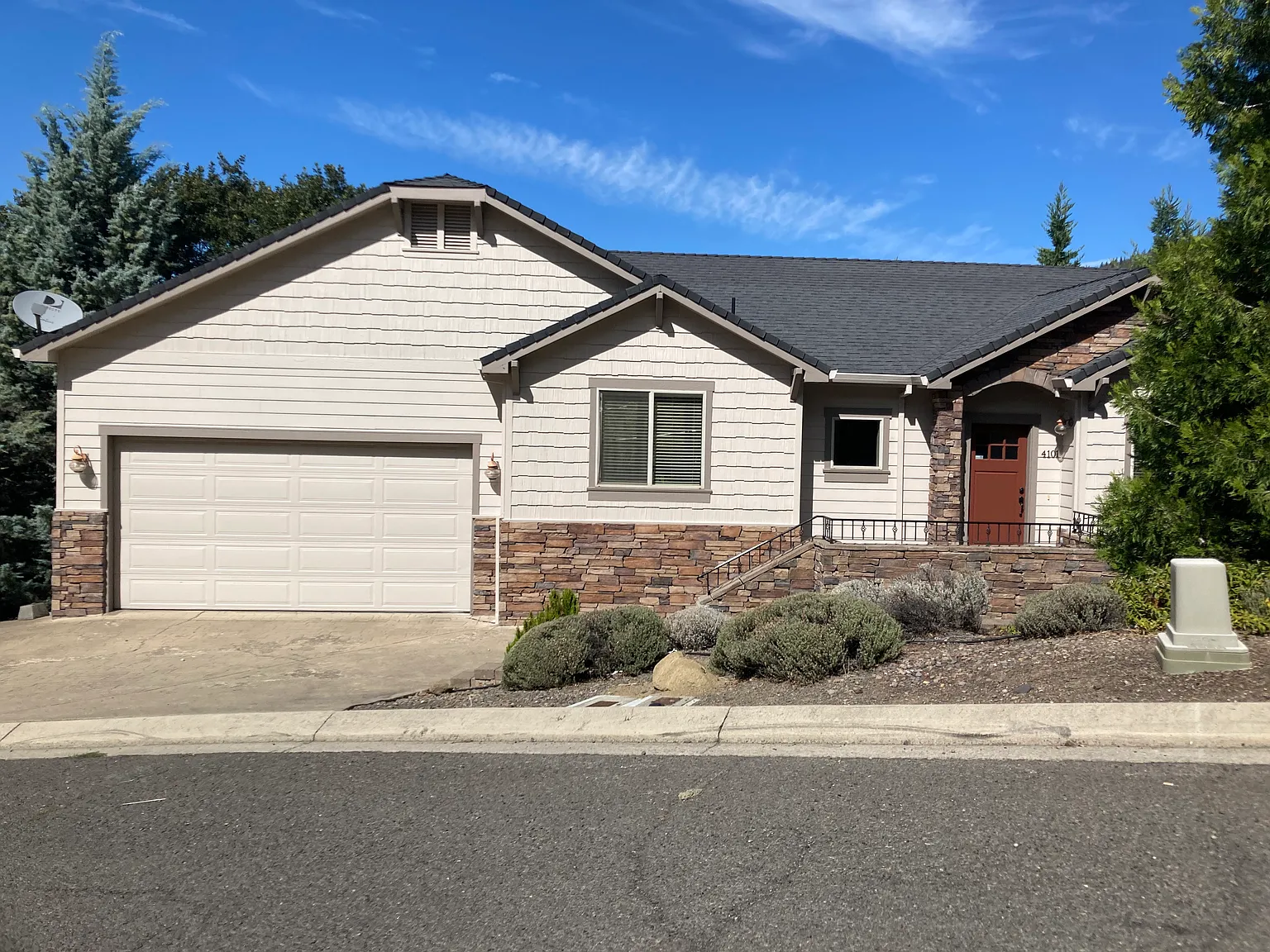 4 bed, 2.5 bath, 2980 sqft, $2,950 — Photo 1