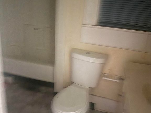 4th image of 2530 Lee Ave SW