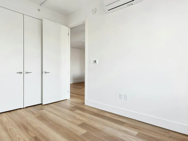 715 E 32nd St #5F — Photo 11