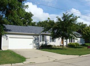 906 W 2nd St S, Newton, IA 50208